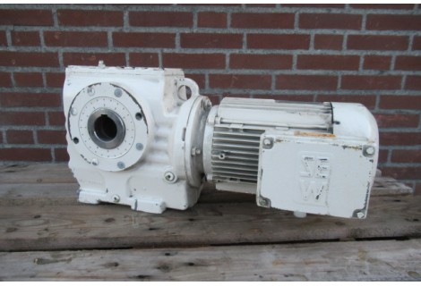 22 RPM 3 KW 1110 Nm Asmaat 50 mm. Used.